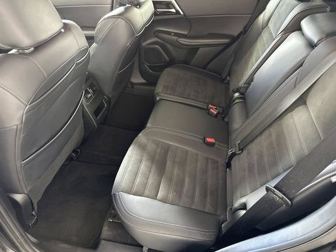 Used 2024 Mitsubishi Outlander SE FWD image 25
