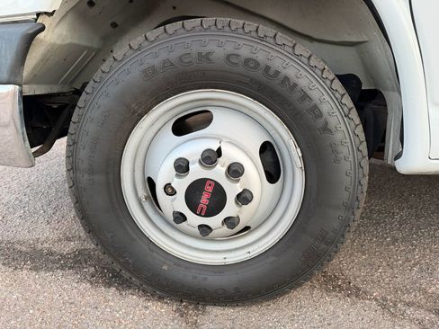 Used 2015 GMC Savana 3500 image 23