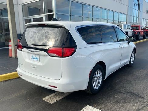 Used 2022 Chrysler Voyager LX image 8