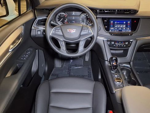 New 2026 Cadillac XT5 Luxury image 11