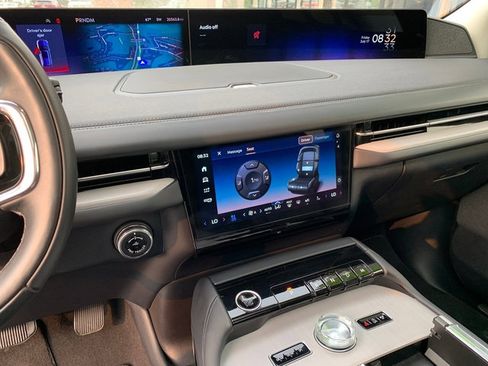 Certified 2025 Lincoln Navigator L Reserve AWD/4WD image 27