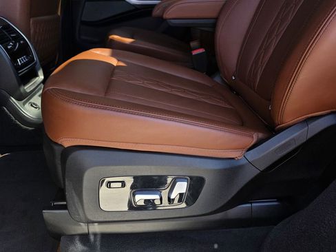 Used 2023 BMW X7 M60i image 17