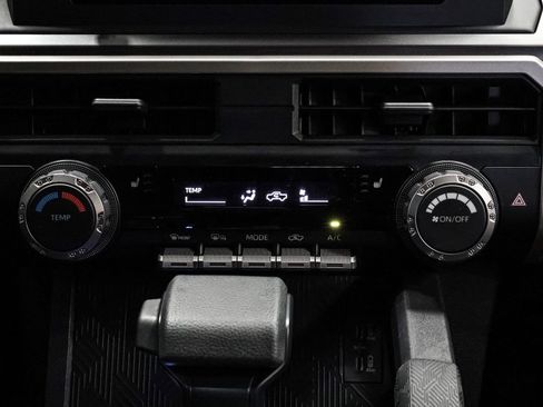 Used 2025 Toyota Tacoma SR5 AWD/4WD image 27