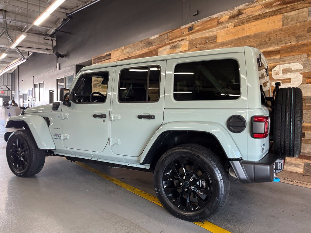 Used 2024 Jeep Wrangler Unlimited Sahara w/ Safety Group AWD/4WD image 21