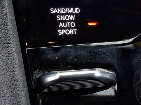 Used 2023 Jeep Grand Cherokee Limited image 24