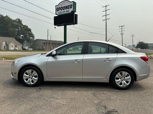 Used 2014 Chevrolet Cruze LT FWD image 2