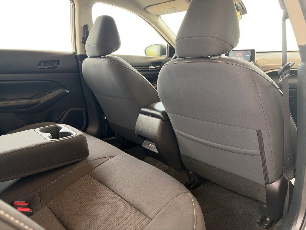 Used 2025 Nissan Altima 2.5 SV FWD image 28