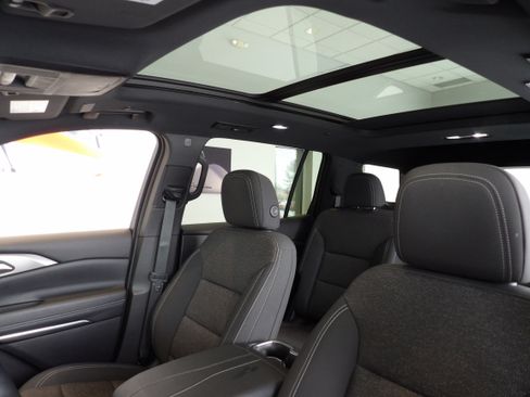 Used 2024 Chevrolet Traverse LT w/ Enhanced Driving Package image 19