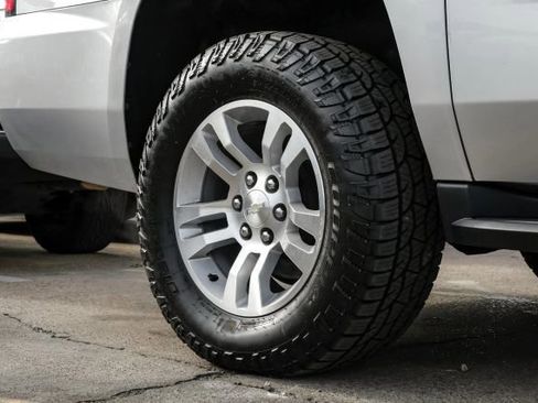 Used 2019 Chevrolet Suburban LT image 65