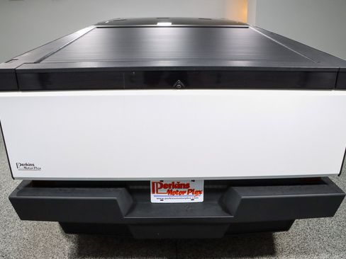 Used 2024 Tesla Cybertruck AWD Crew Cab image 8