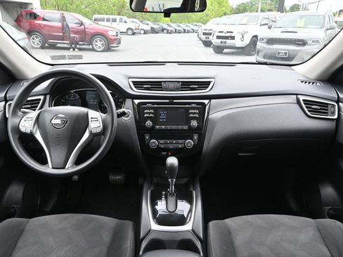 Used 2016 Nissan Rogue SV AWD/4WD image 3