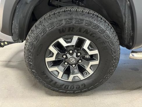 Used 2017 Toyota Tacoma TRD Off-Road AWD/4WD image 28