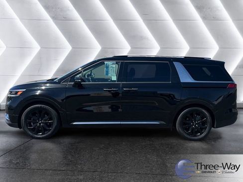 Used 2024 Kia Carnival SX Prestige image 2