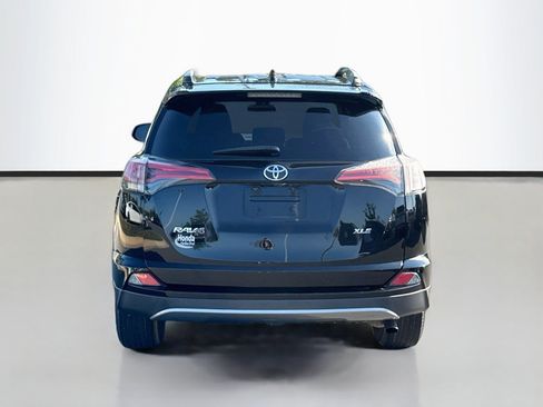 Used 2018 Toyota RAV4 XLE FWD image 5
