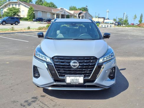 Used 2024 Nissan Kicks SR w/ SR Premium Package FWD image 29