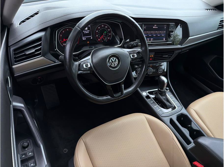 Used 2019 Volkswagen Jetta SE FWD image 2