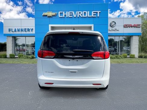 Used 2023 Chrysler Voyager LX FWD image 4
