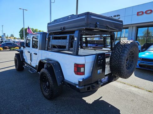 Used 2020 Jeep Gladiator Overland AWD/4WD image 3