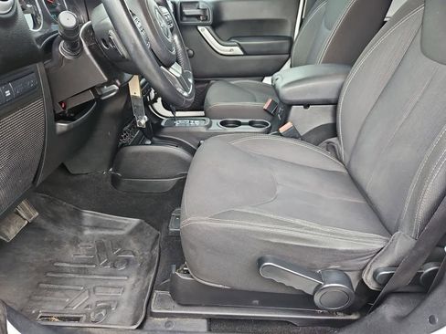 Used 2014 Jeep Wrangler Rubicon w/ Connectivity Group AWD/4WD image 14