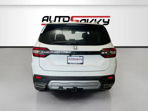 Used 2025 Honda Pilot Elite image 6