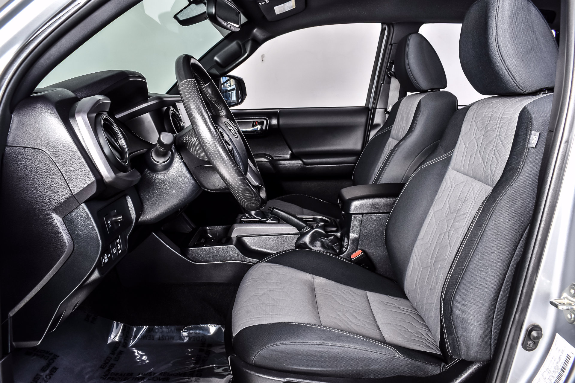Used 2020 Toyota Tacoma TRD Off-Road w/ Technology Package AWD/4WD image 13