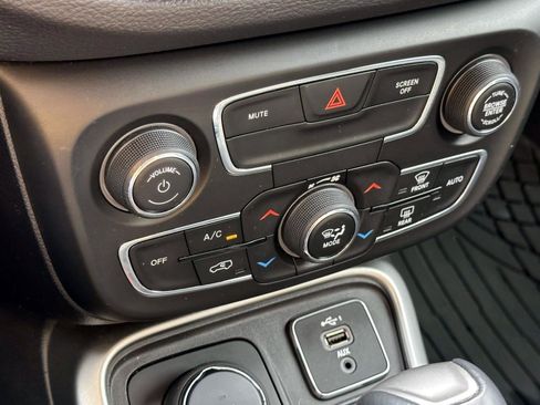 Used 2021 Jeep Compass Latitude image 24