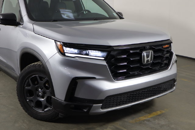 Used 2025 Honda Pilot TrailSport image 49