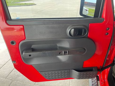 Used 2010 Jeep Wrangler Unlimited Sport image 9