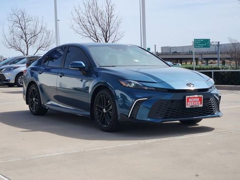 Used 2026 Toyota Camry SE w/ Convenience Package image 2