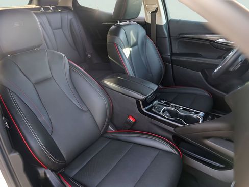 Used 2022 Buick Envision Essence w/ Sport Touring Package image 31