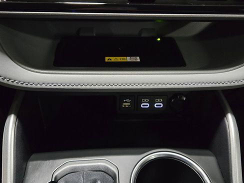 Used 2023 Toyota Highlander XLE image 28