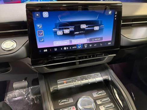 New 2026 Lincoln Nautilus Premier image 20