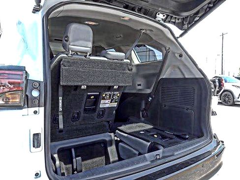 Used 2023 Toyota Sienna Limited AWD/4WD image 32