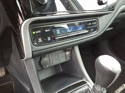 Used 2017 Toyota Corolla LE w/ Carpet Mat Package (TMS) image 22