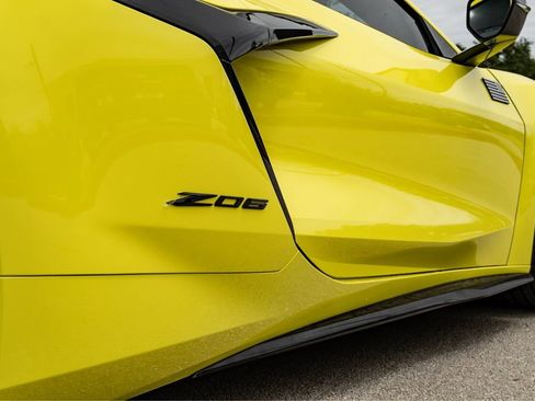 Used 2023 Chevrolet Corvette Z06 w/ Z07 Performance Package RWD image 6
