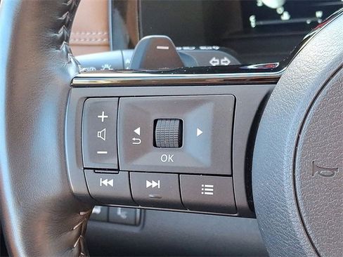 Used 2025 Nissan Pathfinder Platinum w/ Black Appearance Package image 17