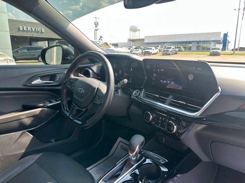 Used 2024 Chevrolet Trax RS w/ Sunroof Package FWD image 10