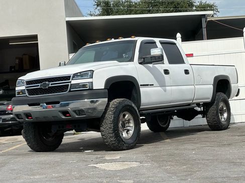 Used 2007 Chevrolet Silverado 2500 W/T w/ Heavy-Duty Power Package image 6
