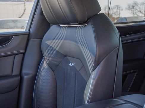 Used 2023 Bentley Bentayga AWD/4WD image 20