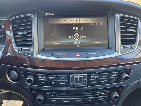 Used 2016 Hyundai Equus Signature RWD image 18