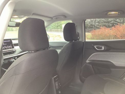 Used 2022 Jeep Compass Sport image 11