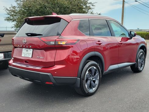 Certified 2024 Nissan Rogue SV w/ SV Premium Package AWD/4WD image 4