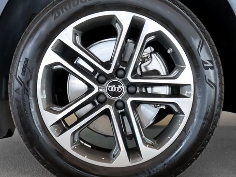 Certified 2025 Audi Q5 Premium w/ Convenience Package AWD/4WD image 7