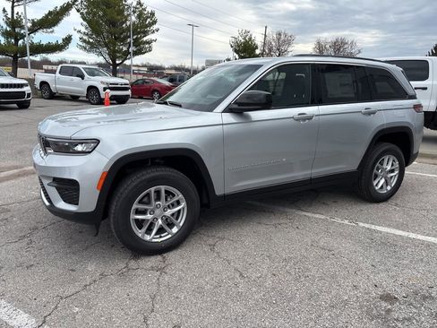 New 2026 Jeep Grand Cherokee Laredo AWD/4WD image 15