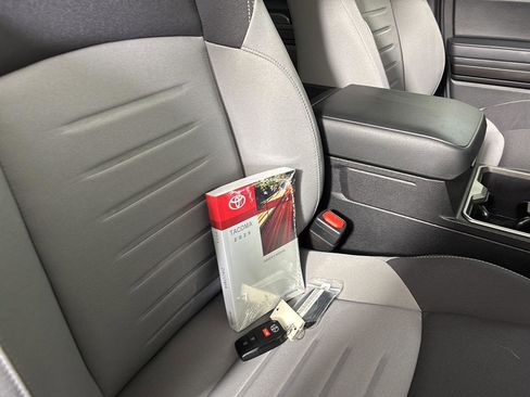 Used 2025 Toyota Tacoma TRD Off-Road image 21