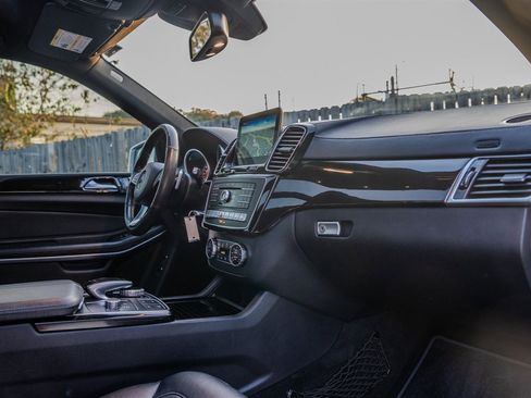 Used 2018 Mercedes-Benz GLS 550 4MATIC image 32