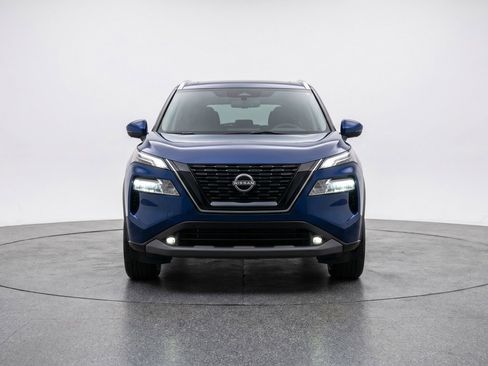 Used 2025 Nissan Rogue SV FWD image 2