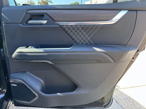 Used 2024 GMC Acadia Denali image 37