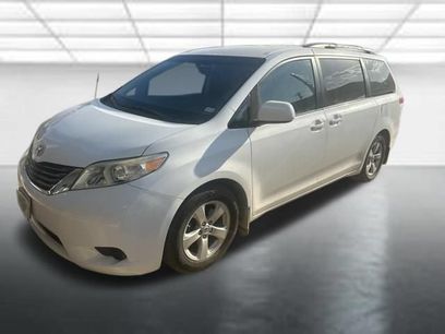 Used 2011 Toyota Sienna LE w/ Towing Pkg