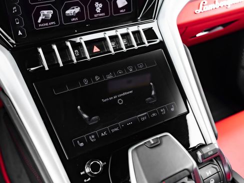 Used 2020 Lamborghini Urus image 30